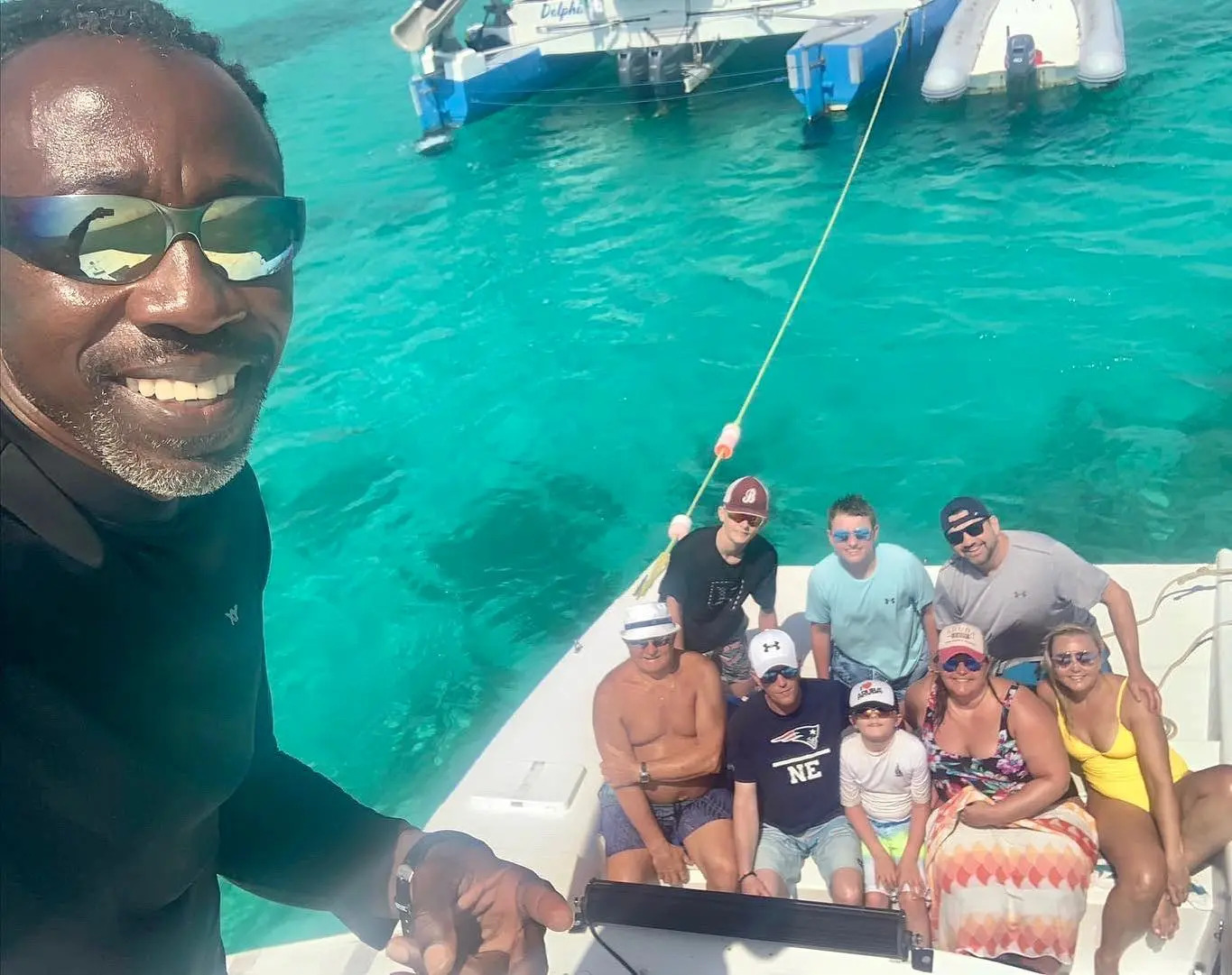 Isabella Beautiful Power Boat – 1-12 GUESTS – PRIVATE AFTERNOON SNORKELING CHARTER